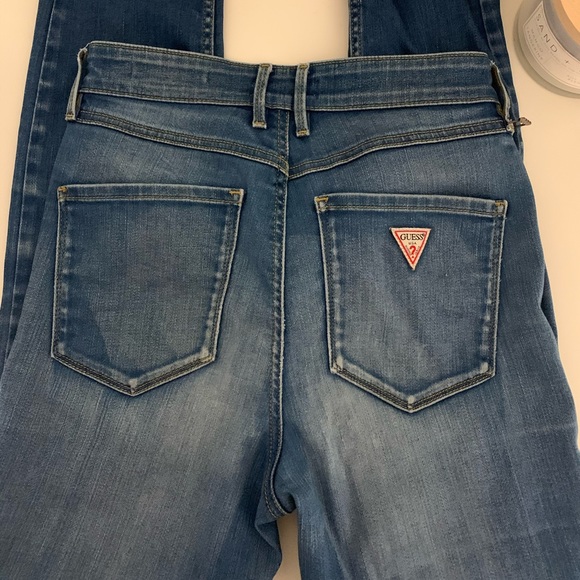 GUESS Light Wash Skinny Jeans👖 - Picture 4 of 4